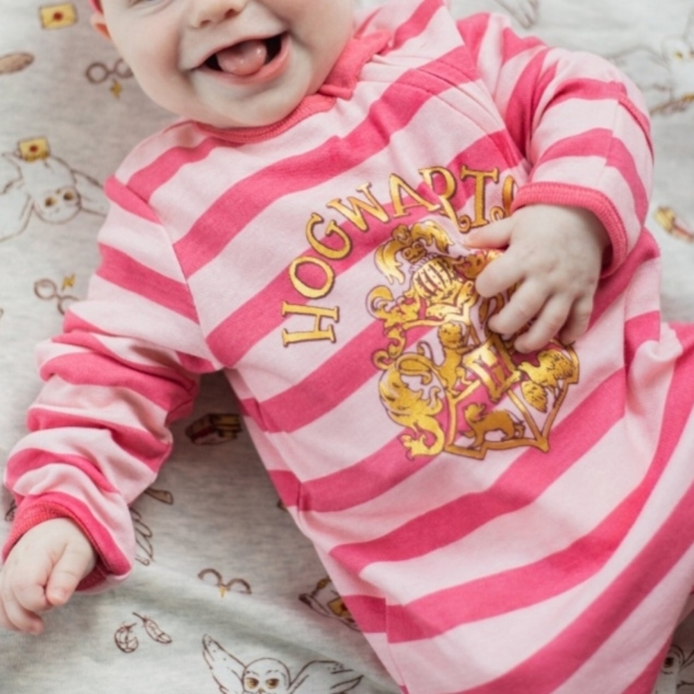 Harry Potter Gold Hogwarts Crest Pink Striped 6-9 M Baby One Piece Footie